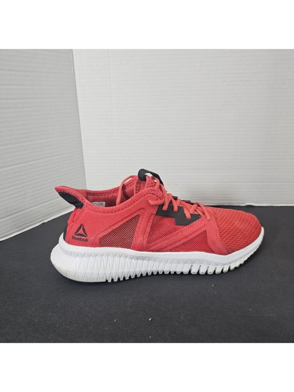 Size 11.5 Reebok RealFlex Men's Red/Black/White Lace-Up Low Top Running Sneakers